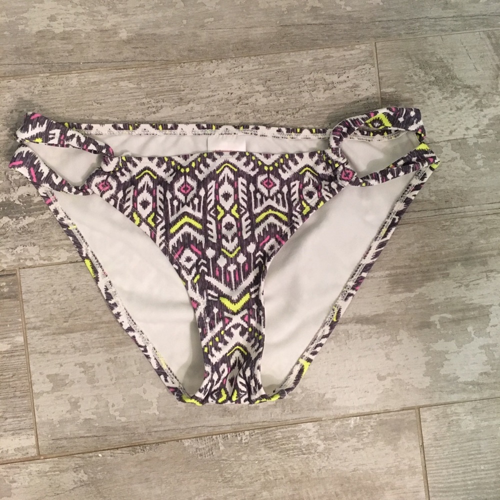 Patterned bikini bottoms